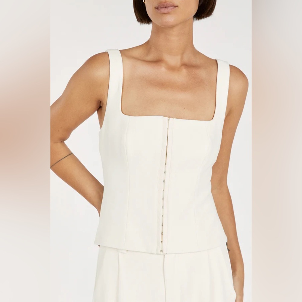 NWT Dissh Top